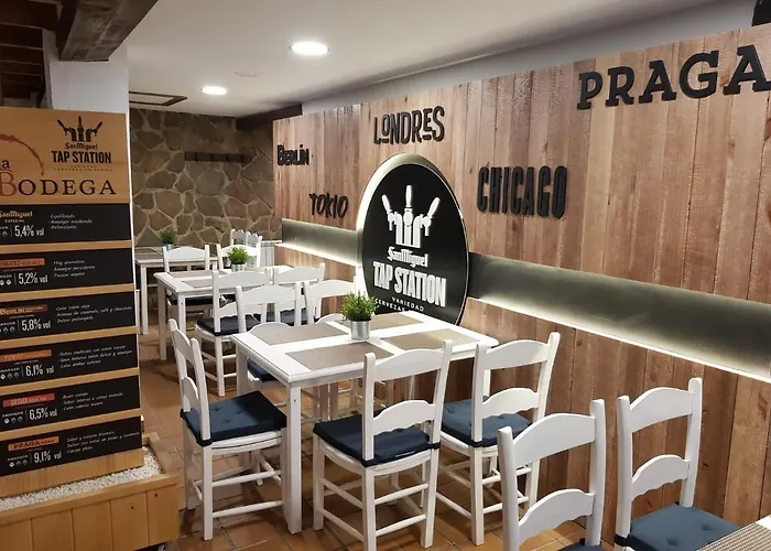 特里卡宾纳酒店 2*