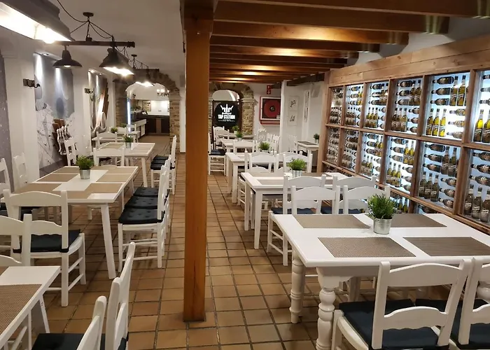 特里卡宾纳酒店 2*