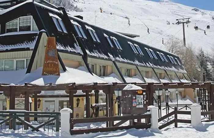 特里卡宾纳酒店