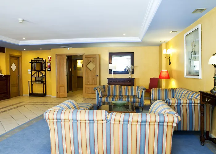 特里卡宾纳酒店 2*