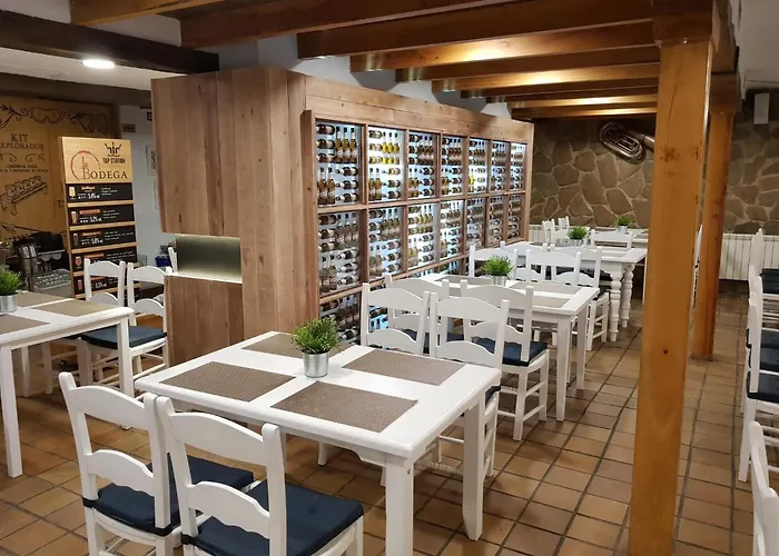 特里卡宾纳酒店 2*