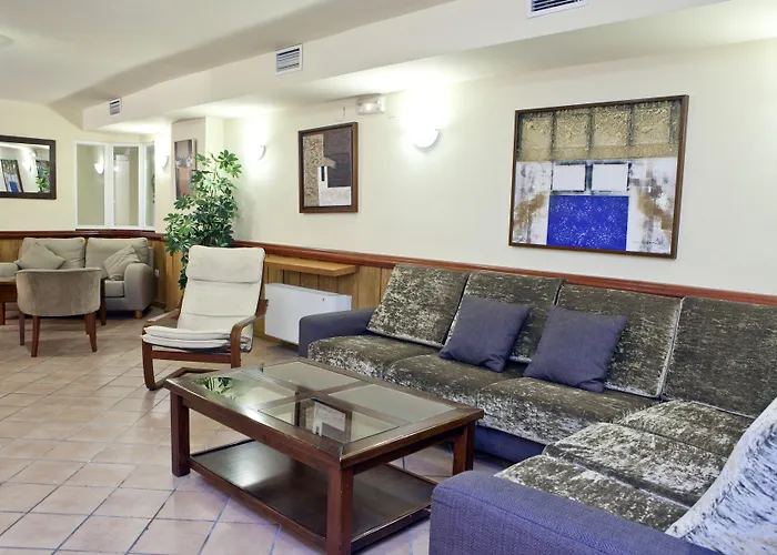 特里卡宾纳酒店