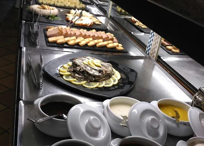 特里卡宾纳酒店 2*